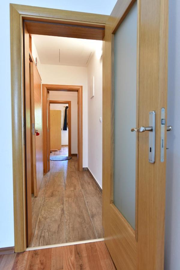 Apartman Jelena Rakovica Exterior foto