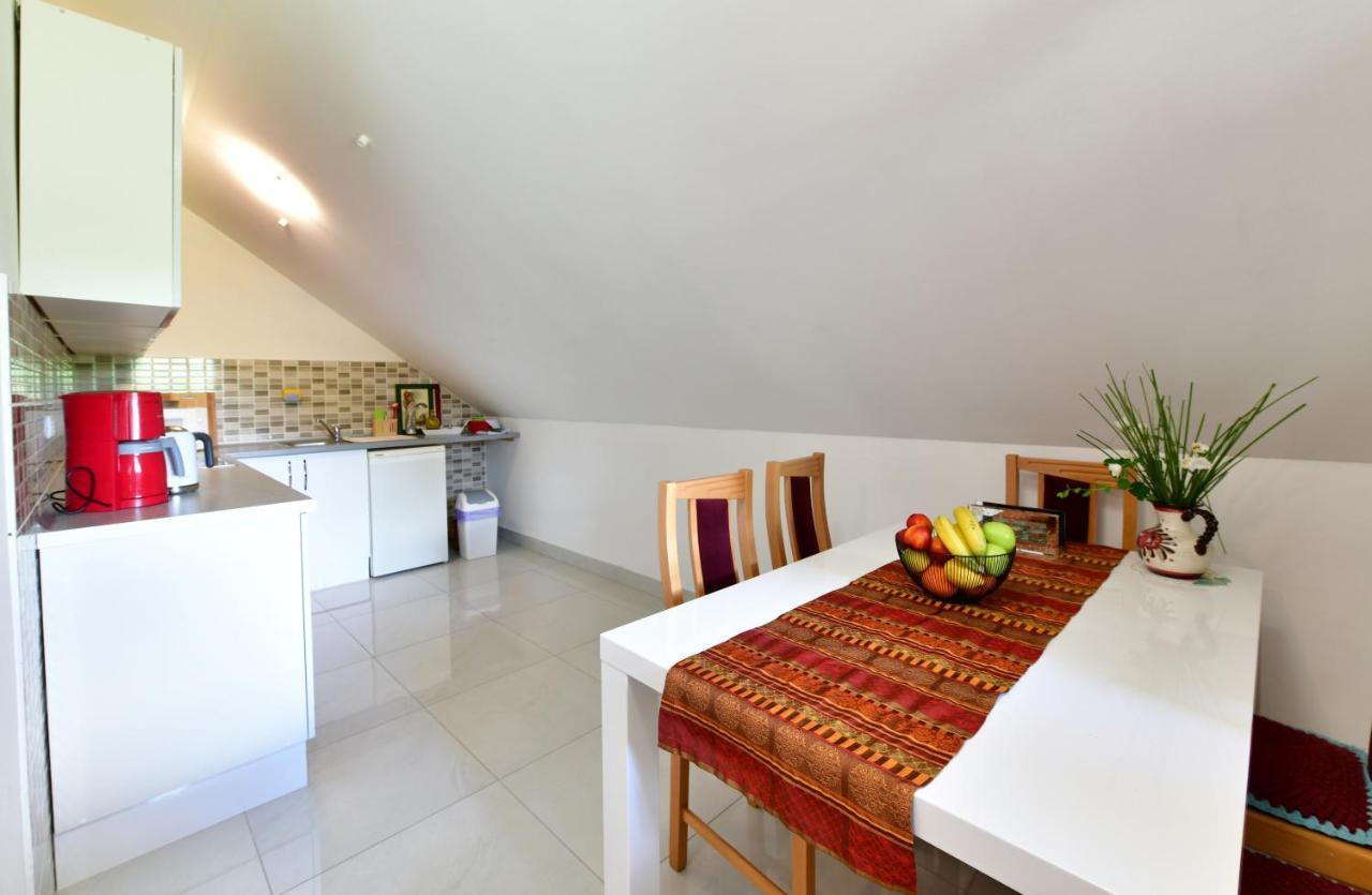 Apartman Jelena Rakovica Exterior foto