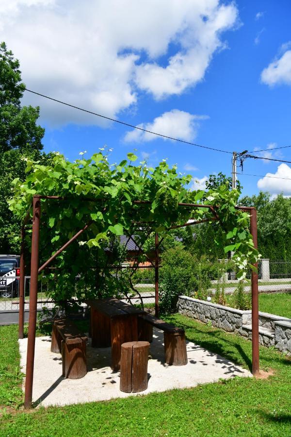 Apartman Jelena Rakovica Exterior foto