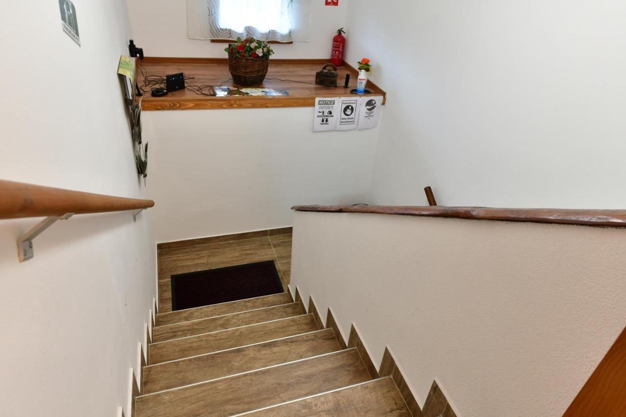 Apartman Jelena Rakovica Exterior foto
